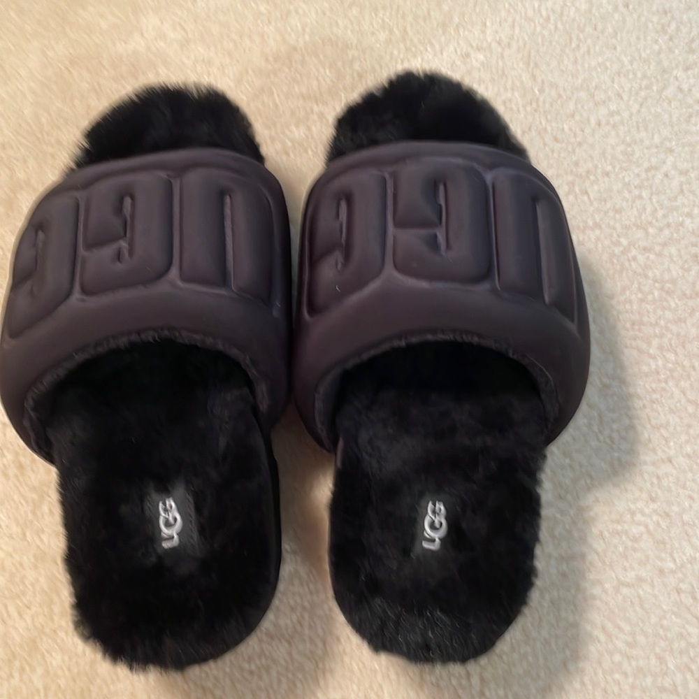 Ugg Maxi Graphic Slide Size 8 in black.